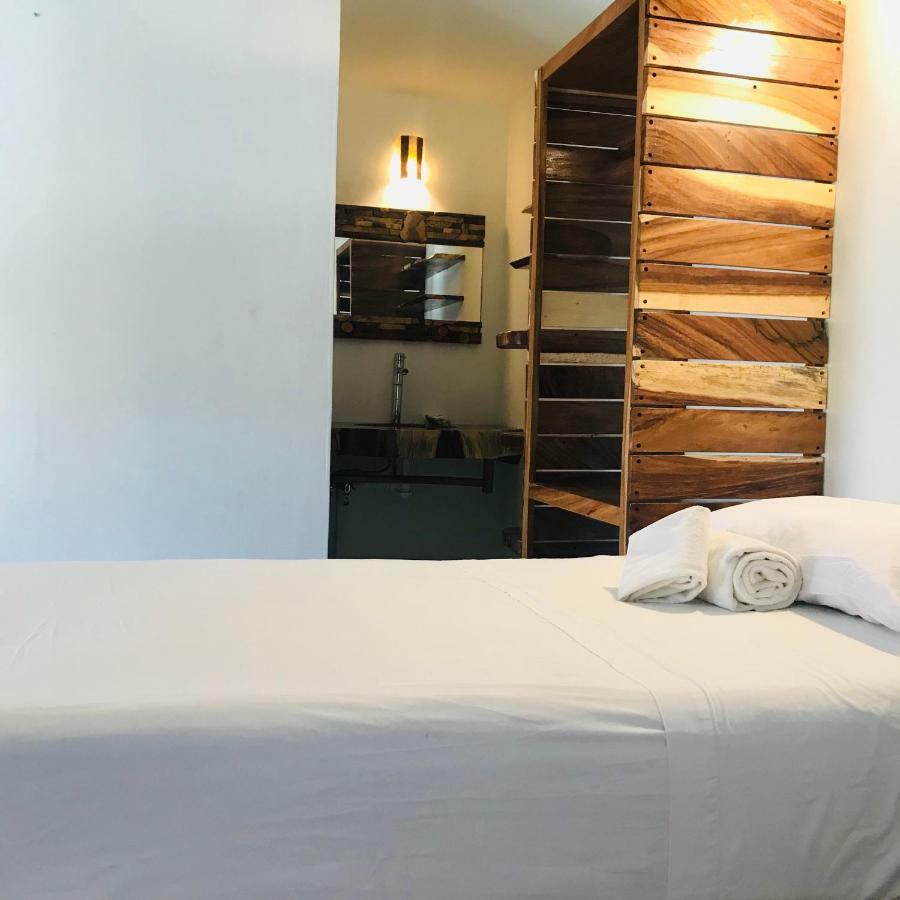 Experiencia Surf Camp Hostel Brisas de Zicatela Exterior photo