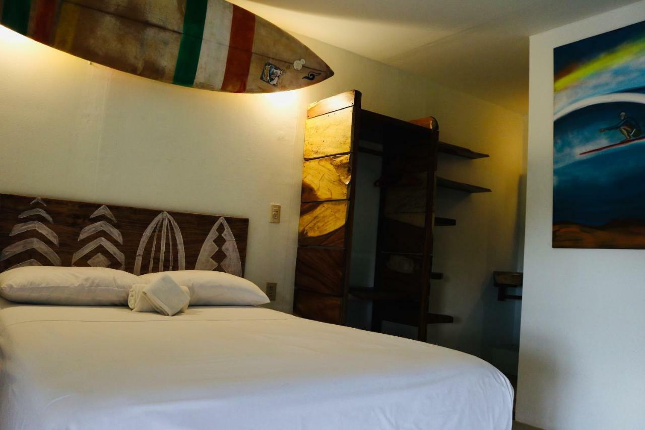 Experiencia Surf Camp Hostel Brisas de Zicatela Exterior photo